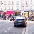08ParkingRépublique8SortiePiétonArriveDoucementPlaceGrenetteADroite